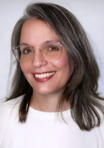 Dr. Laura Vizzari in glasses and a white shirt, talks about the difference an automated refraction system makes