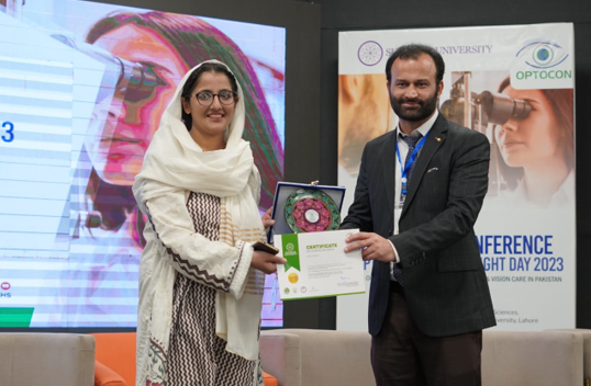 Dr. Jabbar receives a Shield from Dr. UbaidUllah at the National Optometry Conference 2023